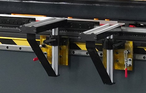 液壓剪板機(jī)的性能特點(diǎn)及系統(tǒng)特性